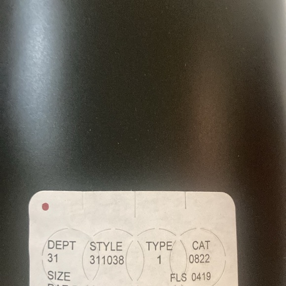 Rae Dunn Queen Mug - Picture 2 of 2